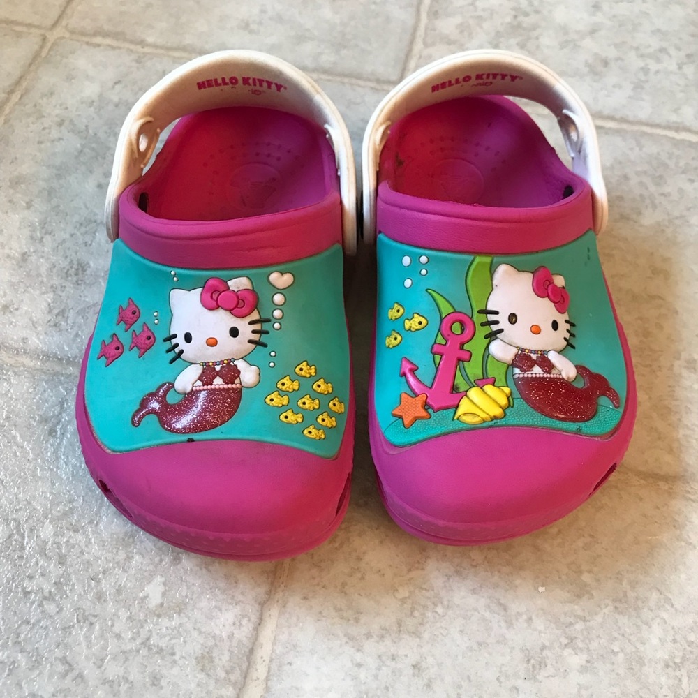 hello kitty crocs